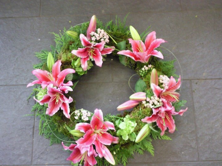 Eileen Jenkins lily cluster wreath