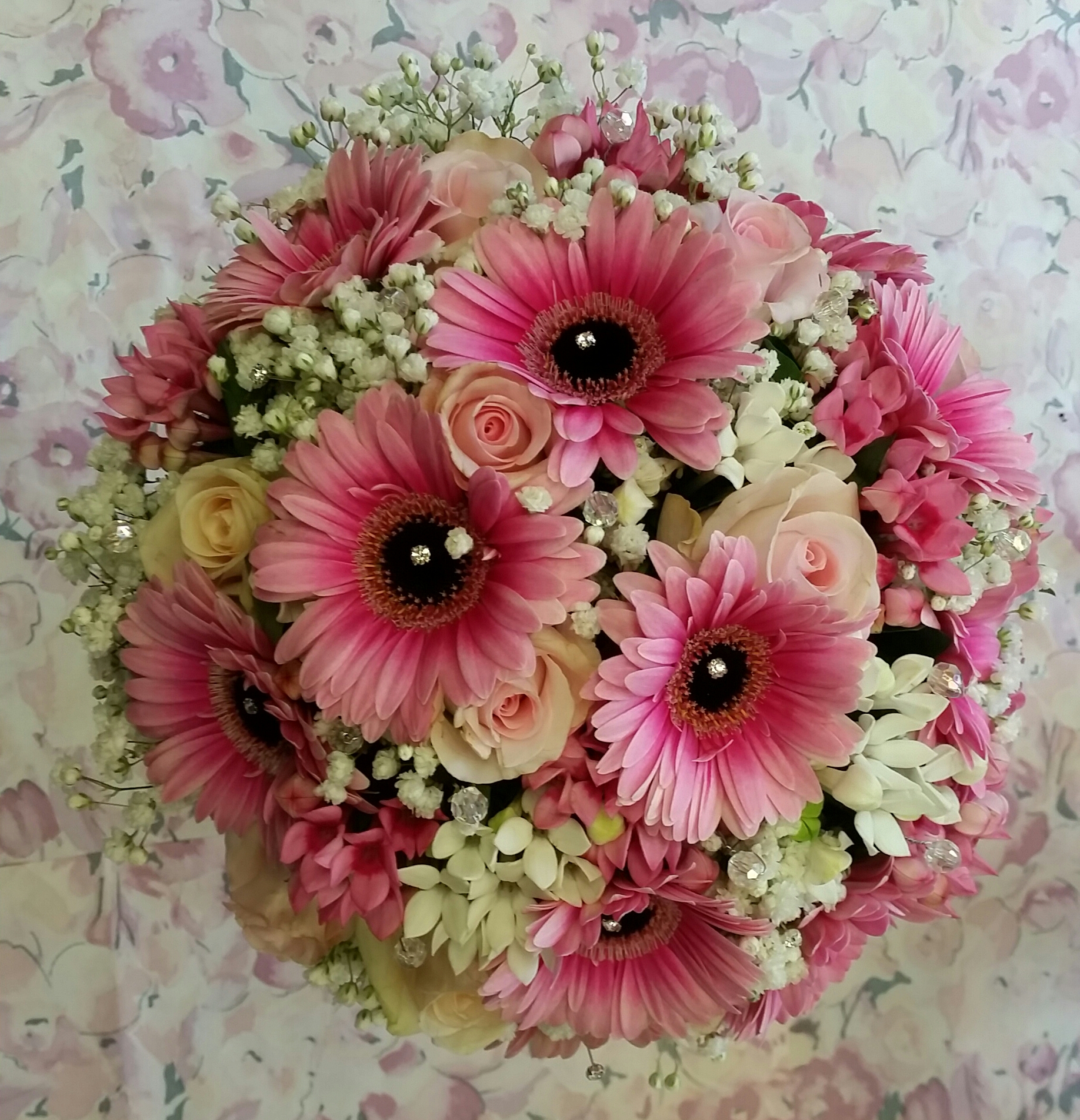 Eileen Jenkins gerbera and gyp compact 