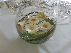 cala lily and gemini gold fish bowl centre pieces