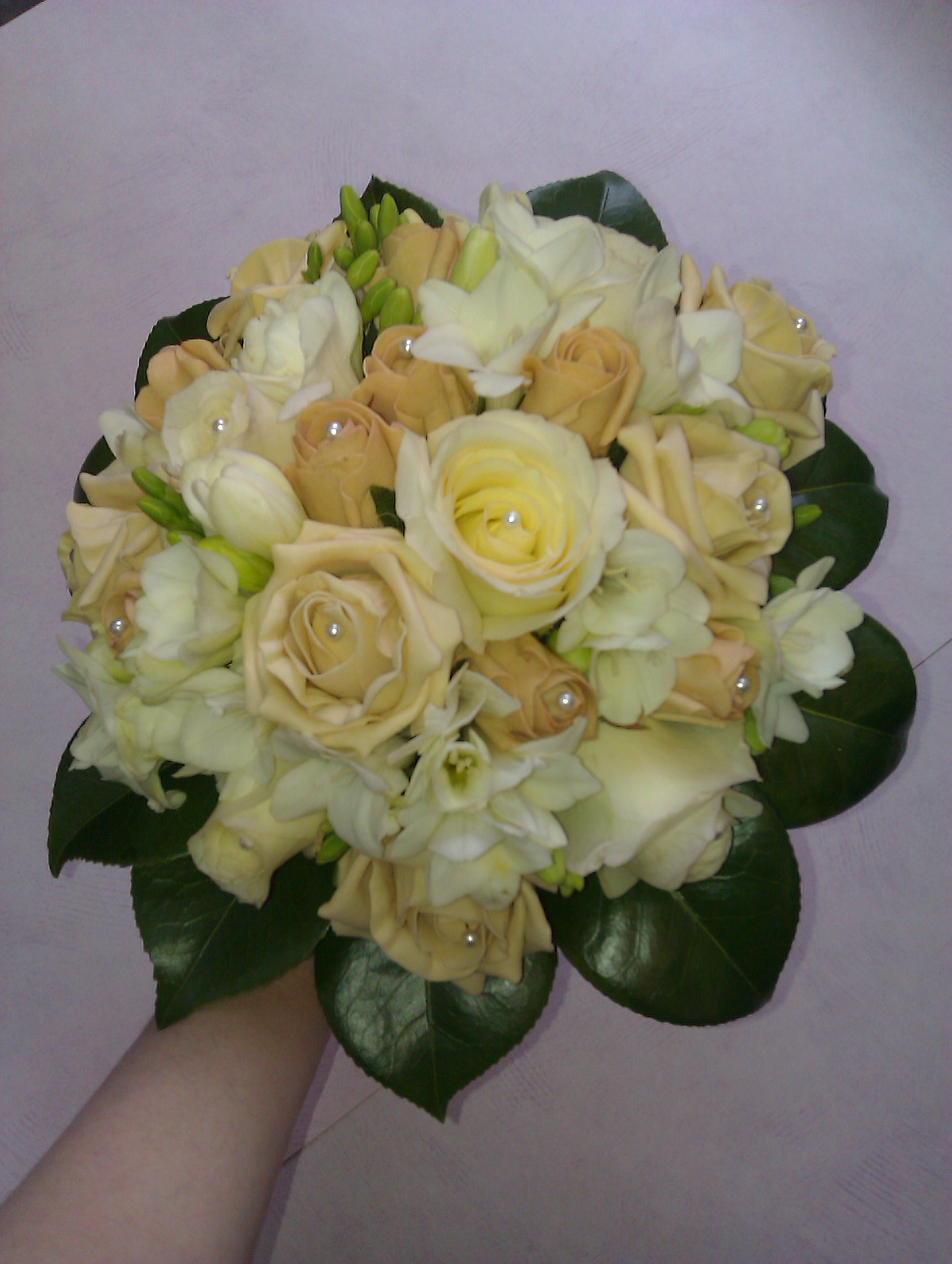 Eileen Jenkins compact bridal/bridesmaids posy of cappuccino and golds